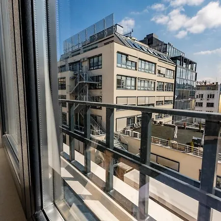 Luxurious 2bd On Crystal Garden アパート Bŭnzarito